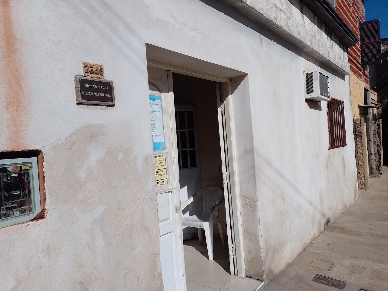 Fachada moderna de Veterinaria Pedro Pujol en Corrientes